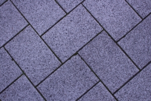 Gehwegplatten als Hühnerstall Boden